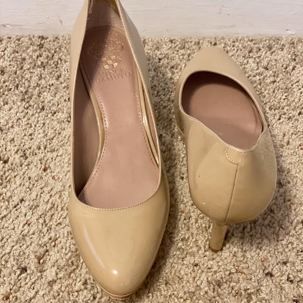 Vince Camuto nude patent heels size 10